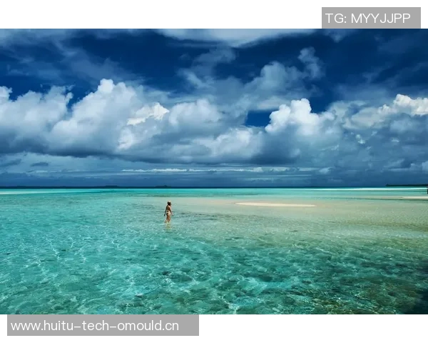 比基尼潮流演变：从海滩到时尚舞台的独特魅力与文化影响